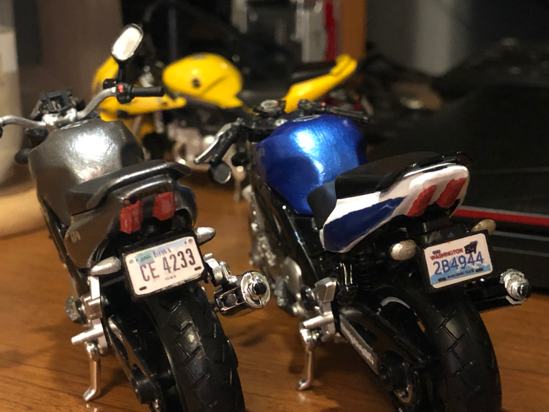 Similar to Doss’ 1:24 Camaro ZL1 custom seen a while back, I was able to print and attach mini versions of our license plates, which from a glance are so convincing that I swore I was looking at my actual bike!
